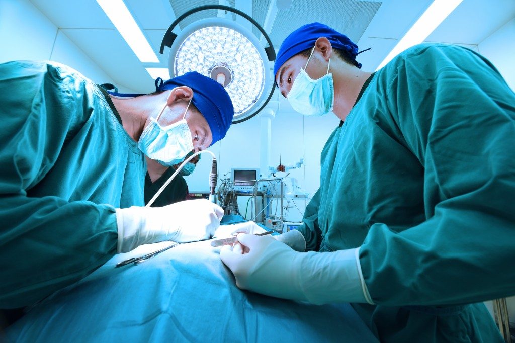 Surgeons doing an operation