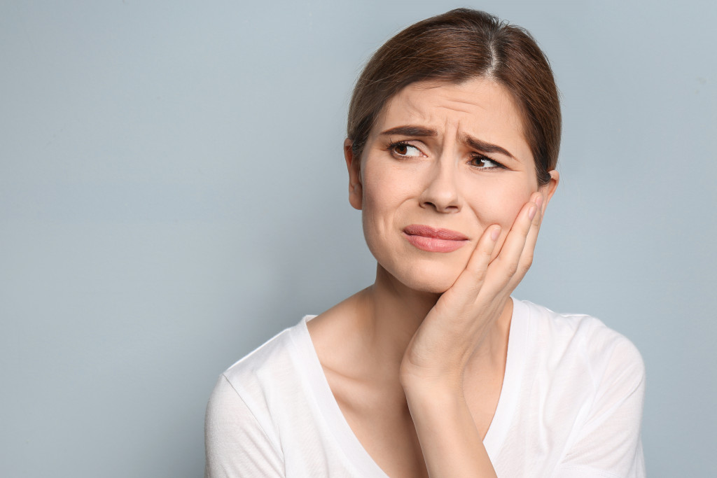 woman experiencing toothache on her left side