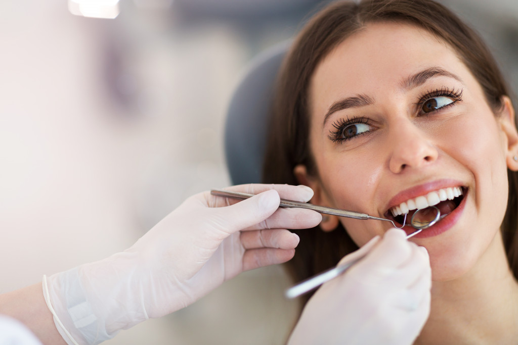 Dental checkup for cracked tooth